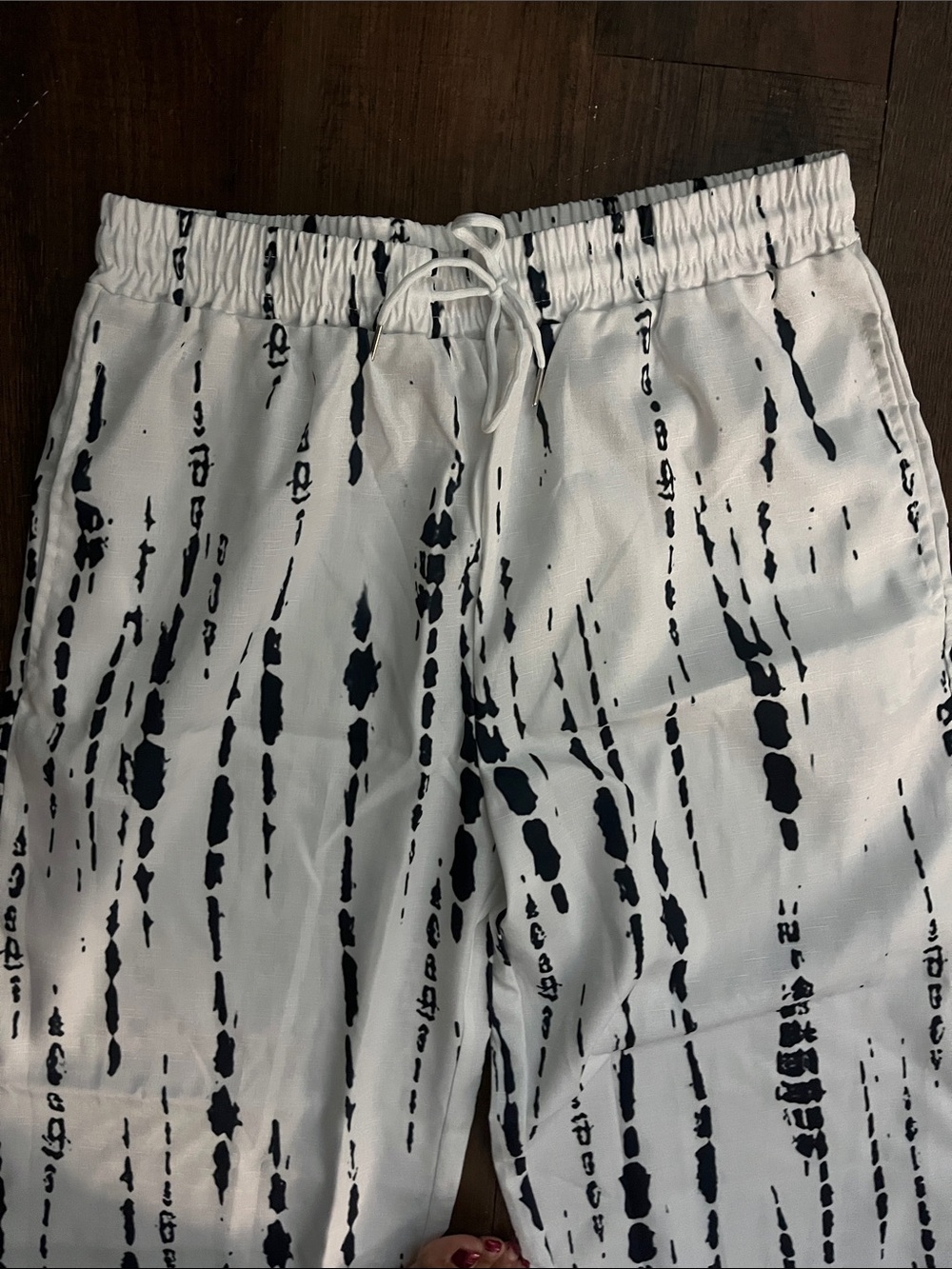 Woman White Drawstring Pants with Black Tie-Dye Stripes - Picture 2 of 3